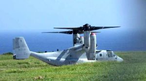 伊江島補助飛行場に緊急着陸し、駐機するオスプレイ=6月7日午前9時半ごろ、伊江村(同村提供)