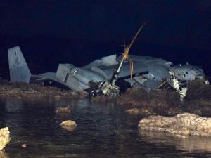 2016年12月に名護市安部の海岸で大破した米軍オスプレイ