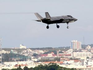 (資料写真)暫定配備された最新鋭ステルス戦闘機F35A=11月8日午前、米軍嘉手納基地