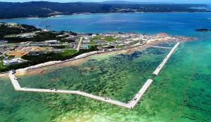 海域を護岸で囲む工事が進むキャンプ・シュワブ沿岸=6月29日、名護市辺野古(小型無人機で撮影)