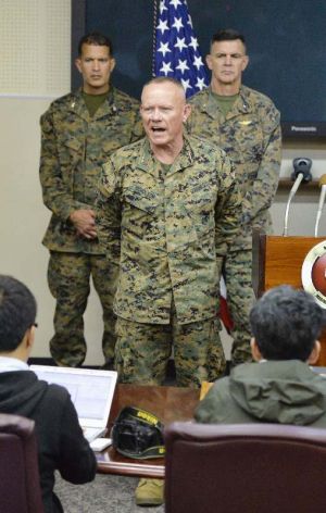 キャンプ瑞慶覧で記者会見する在沖縄米軍トップのローレンス・ニコルソン沖縄地域調整官=14日午後