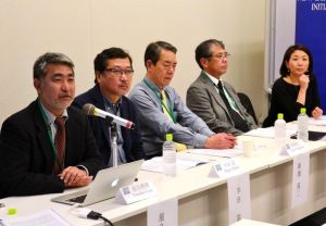 記者会見する(左から)ジャーナリストの屋良朝博氏、東京新聞論説兼編集委員の半田滋氏、元内閣官房副長官補の柳澤協二氏、中央大学教授の佐道明広氏、ND事務局長の猿田佐世氏=東京・衆院第2議員会館