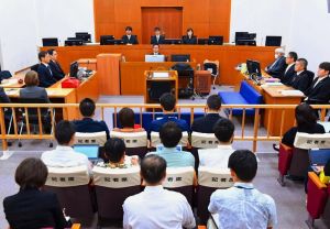 うるま市の女性殺害事件の裁判員裁判初公判が開かれた那覇地裁204号法廷=16日午前(代表撮影)