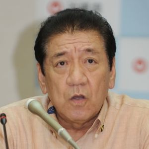 沖縄市の桑江朝千夫市長