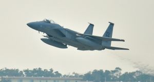 (資料写真)米軍のF15戦闘機