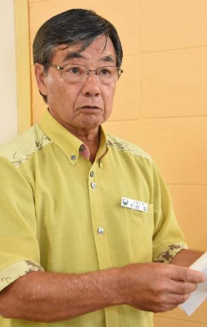 オスプレイ墜落事故の調査報告書に不信感を示す稲嶺進名護市長=11日、名護市役所