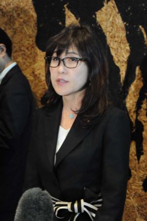 負担軽減に向け米側と協議する方針を示す稲田朋美防衛相=23日午前、那覇市内