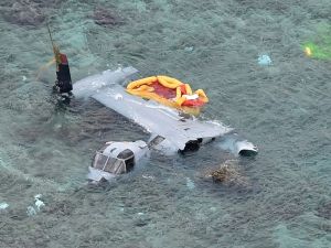 名護市の海岸に墜落したオスプレイ
