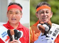 佐喜真淳候補(左)と玉城デニー候補