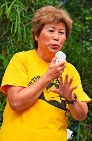 抗議集会であいさつするレイ・リー・ヘイスリップさん=東村高江