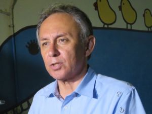 玉城デニー氏