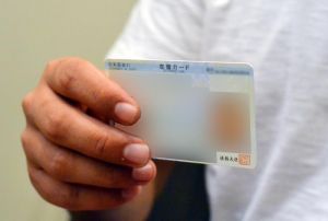 日本語学校に、約1カ月間取り上げられたと証言する留学生の在留カード=5日、那覇市内
