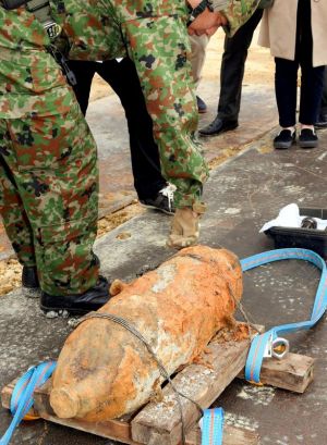 安全化処理された不発弾=20日午前11時分