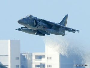 嘉手納基地を離陸する米軍機(資料写真=2016年10月撮影)