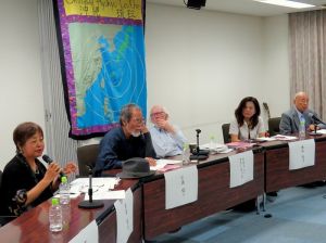 軍事のキーストーンとしての沖縄からの脱却に向けて議論を交わすパネリストら=5日、宜野湾市のぎのわんセミナーハウス