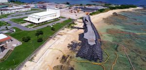 「N5」護岸建設予定地近くに造られている仮設道路。一部は海に入っている=9月24日午後、名護市辺野古の米軍キャンプ・シュワブ(小型無人機から)