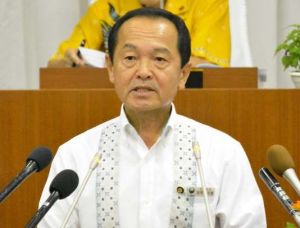 6月定例会本会議に登壇し、議案について説明する渡具知武豊市長=14日、名護市議会