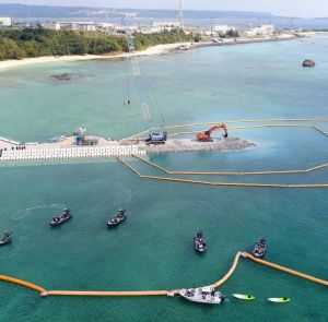 基地建設が進むキャンプ・シュワブ沿岸=2018年2月、名護市辺野古