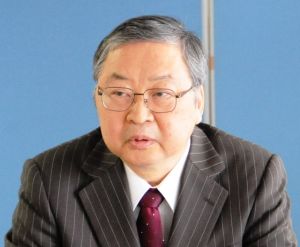 県議らへ5年以内の運用停止は辺野古移設の進捗が前提だと語る川田司大使=30日、那覇市の外務省沖縄事務所