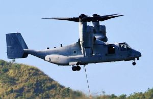 普天間飛行場に配備されている米海兵隊の同型機MV22オスプレイ=2015年11月6日、金武
