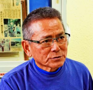 度重なる米軍の事故に対し、「住民の怒りを結集し、抗議の意志を示す必要がある」と話す伊計自治会の玉城正則会長