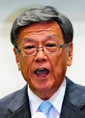 新基地建設の阻止とオスプレイ配備撤回で団結を訴えた翁長雄志知事=22日午後、名護市21世紀の森屋内運動場