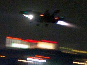 (資料写真)嘉手納基地で訓練する米軍機=2007年撮影