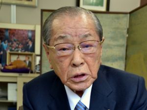 基地政策を進めるにしても、心の触れ合いや沖縄の痛みを忘れた人が増えたと話す野中広務元官房長官=京都市内