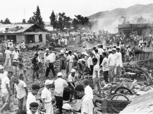 1959年6月30日に沖縄で米軍戦闘機が墜落。宮森小学校を巻き込んで児童や住民18人が死亡、210人が負傷した