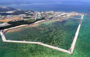 海域を護岸で囲む工事などが進む名護市辺野古の米軍キャンプ・シュワブ沿岸=8月