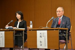 東京MXには「重大な放送倫理違反があった」とする意見を公表したBPO放送倫理検証委員会の川端委員長(右)=14日、東京都千代田区・千代田放送会館