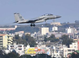 米軍嘉手納基地所属のF15戦闘機(資料写真)