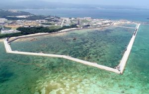新基地建設が進むキャンプ・シュワブ沿岸。海域を護岸で囲む工事などが着々と進んでいる=8月10日(小型無人機で撮影)