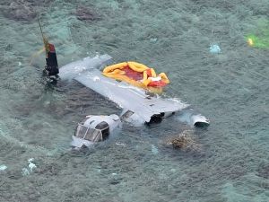 名護市の海岸に墜落したオスプレイ