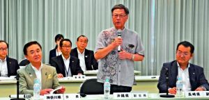 渉外知事会であいさつする翁長雄志知事(右から2人目)=2日、東京都千代田区の都道府県会館